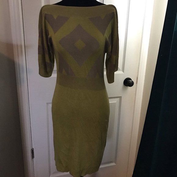 𝅺VERTIGO women’s size medium dress. Rayon and viscose, gold and cream colour. - Picture 3 of 10